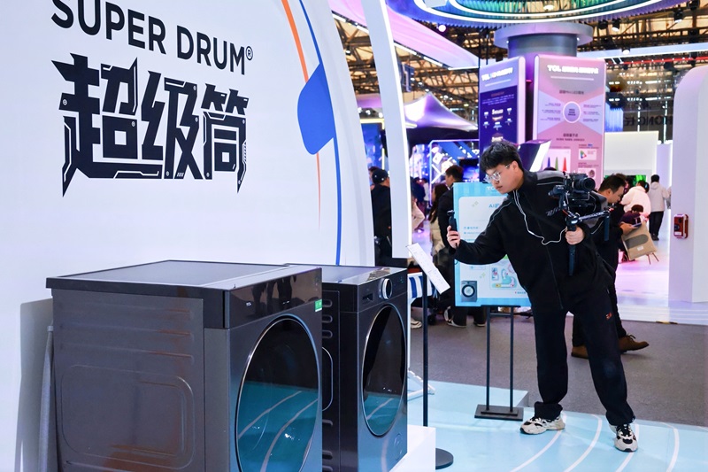 TCL实业AWE 2026焕新打造品牌活力乐园，“屏显+AI”让智慧生活触手可及-RadeBit瑞安全