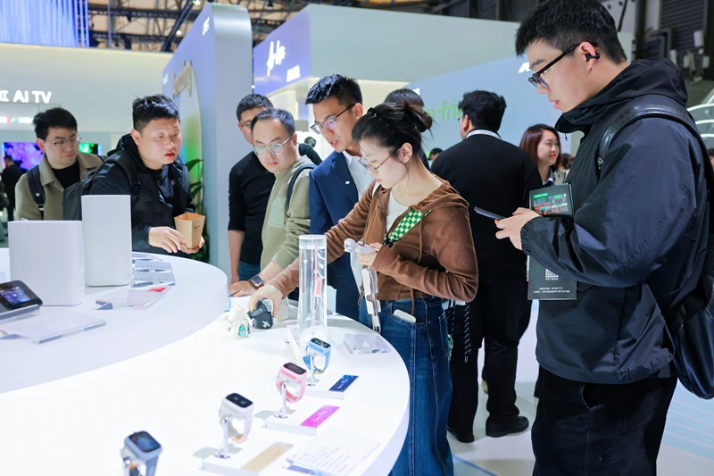 TCL实业AWE 2026焕新打造品牌活力乐园，“屏显+AI”让智慧生活触手可及-RadeBit瑞安全